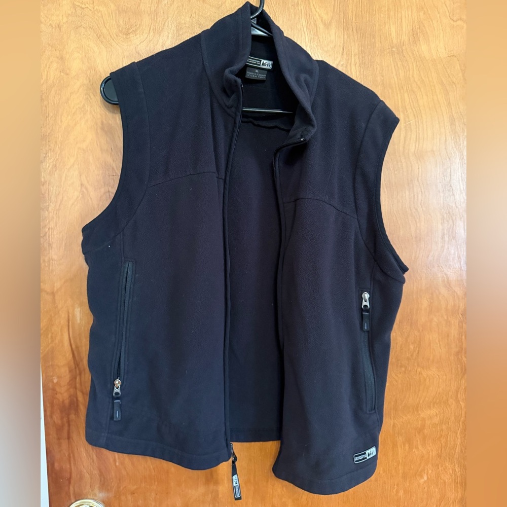 REI Black Performance Vest Lightweight Sleeveless